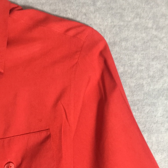 CHRISTIE & JILL Silk Classic 2 Pocket Button Up Shirt with 4 1/2” Side Split - Picture 7 of 16